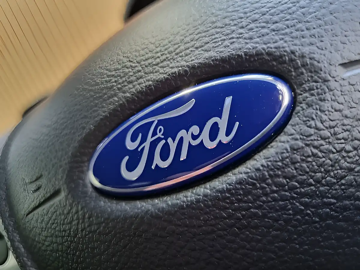 Used 2015 Ford Fiesta Titanium Race Red Gloss - Interior and Exterior details 15