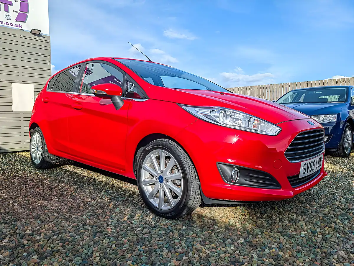 Used 2015 Ford Fiesta Titanium Red - Front View