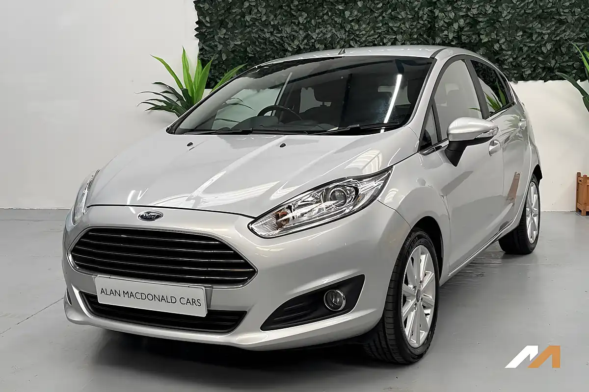 Used 2015 Ford Fiesta Titanium Silver - Front View