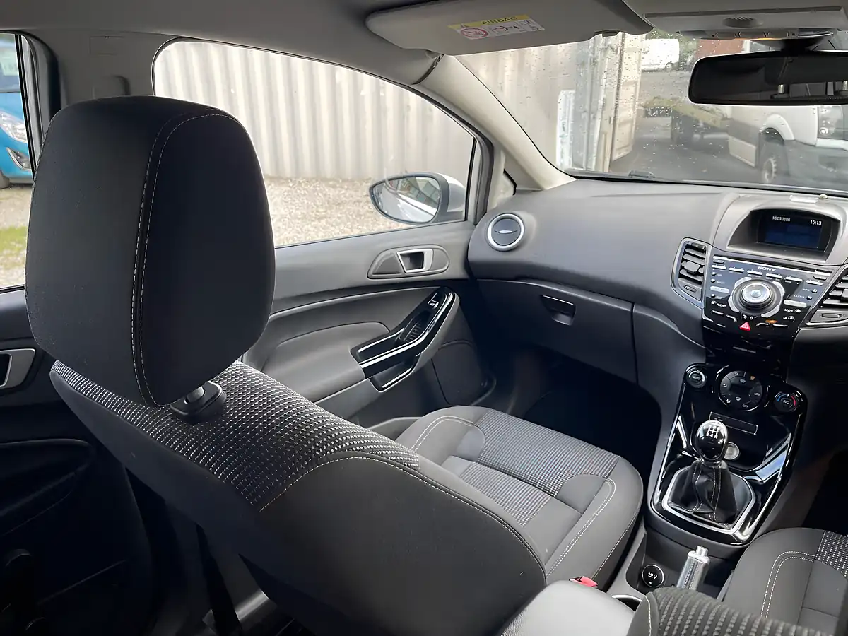 Used 2015 Ford Fiesta Titanium Silver - Interior and Exterior details 3