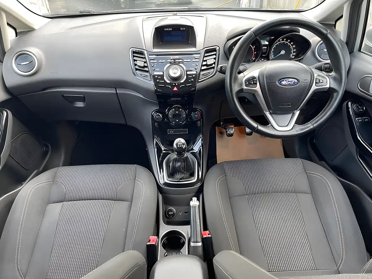 Used 2015 Ford Fiesta Titanium Silver - Interior and Exterior details 4