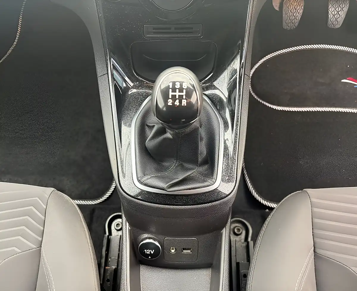 Used 2015 Ford Fiesta White - Interior and Exterior details 19