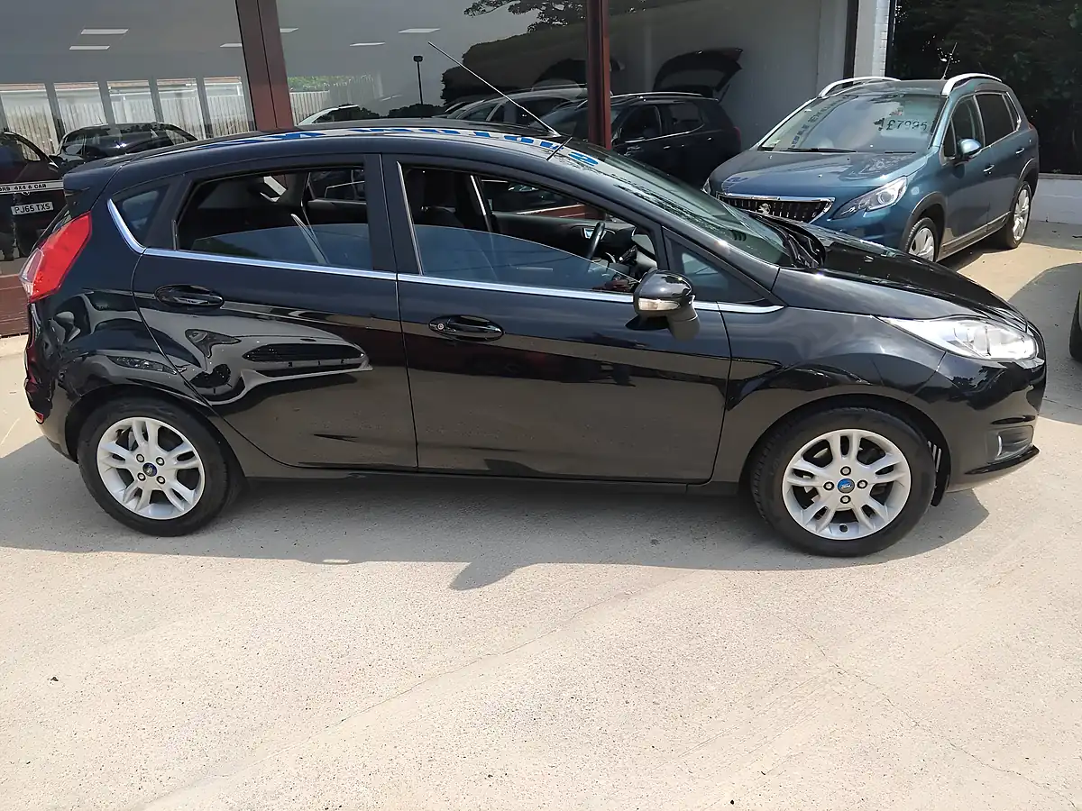 Used 2015 Ford Fiesta Zetec Black - Interior and Exterior details 7