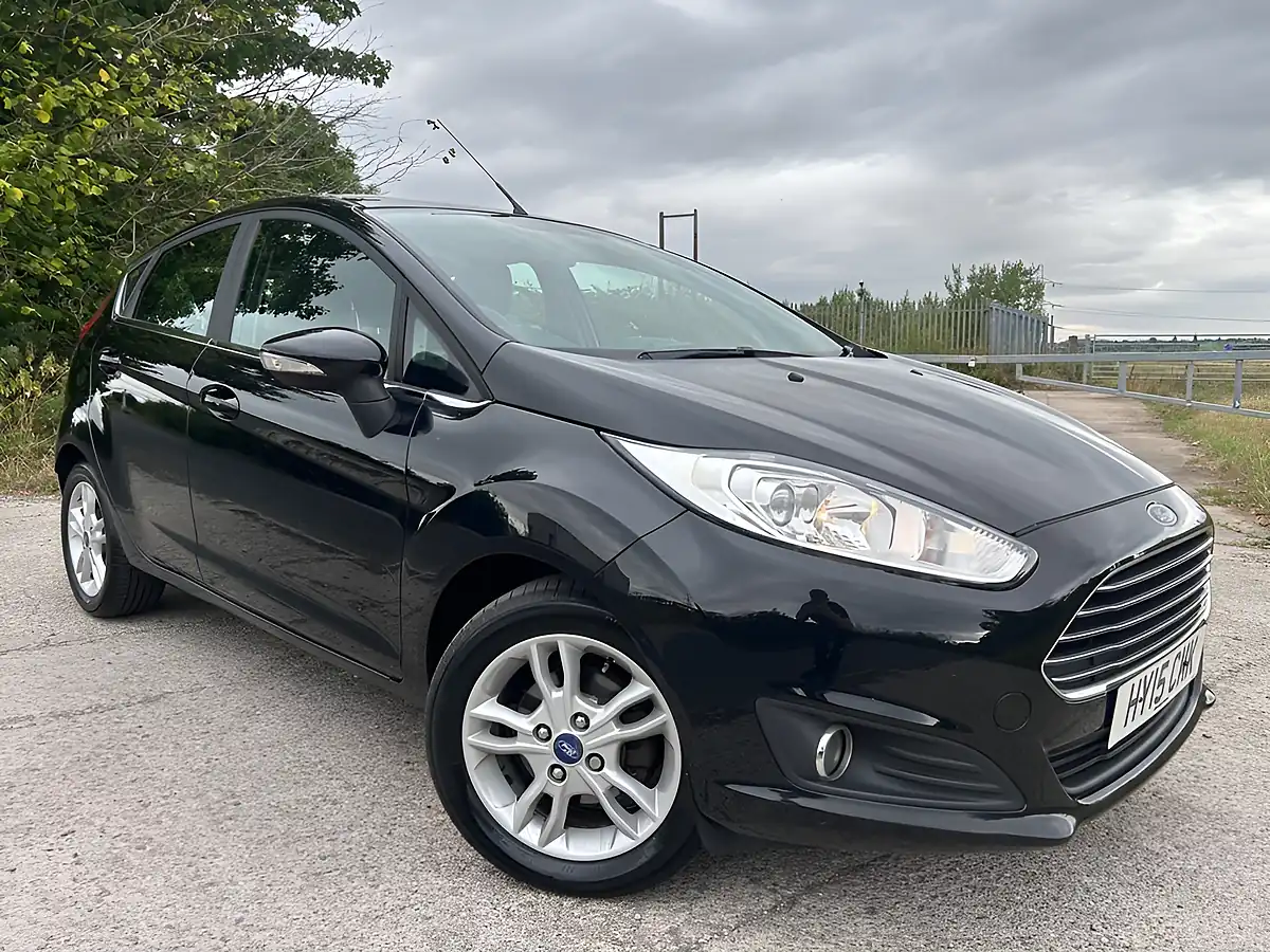 Used 2015 Ford Fiesta Zetec Black - Front View