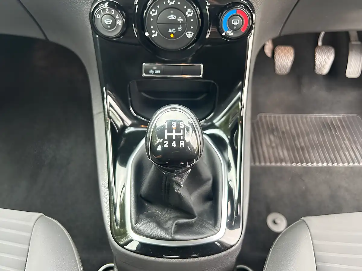 Used 2015 Ford Fiesta Zetec Black - Interior and Exterior details 16