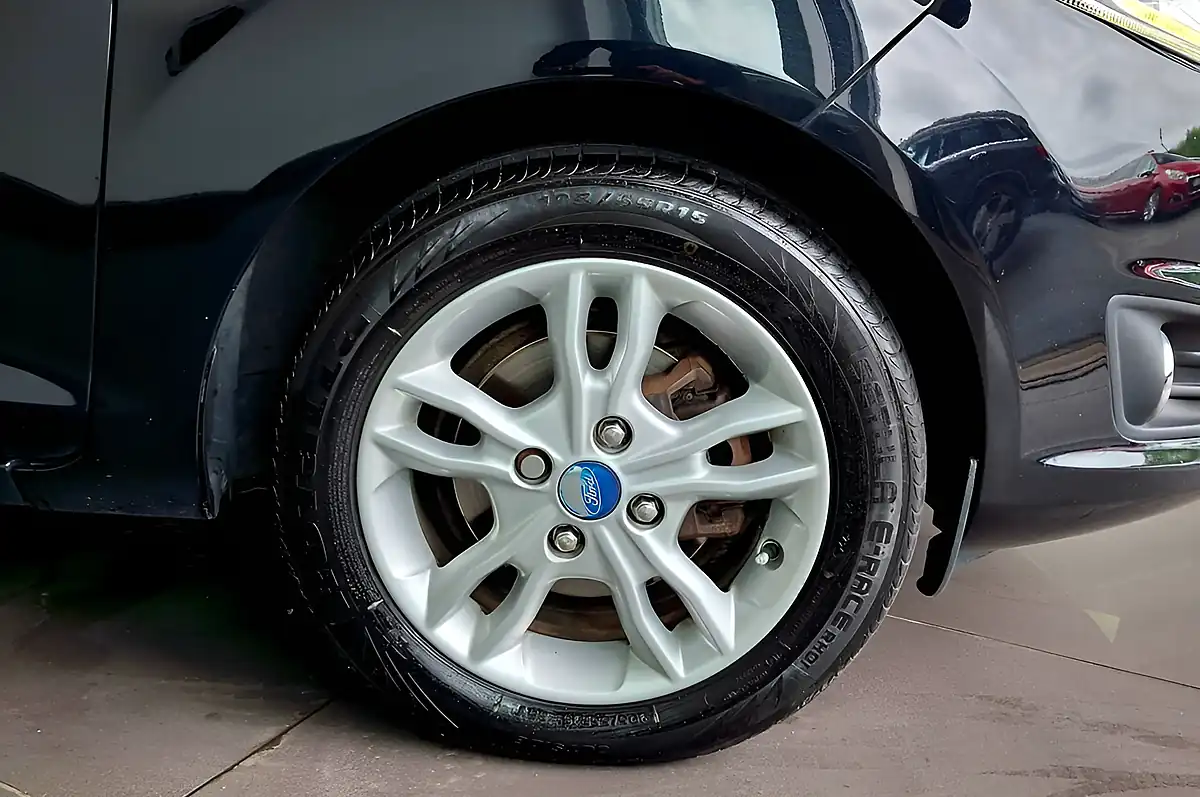 Used 2015 Ford Fiesta Zetec Black - Interior and Exterior details 10