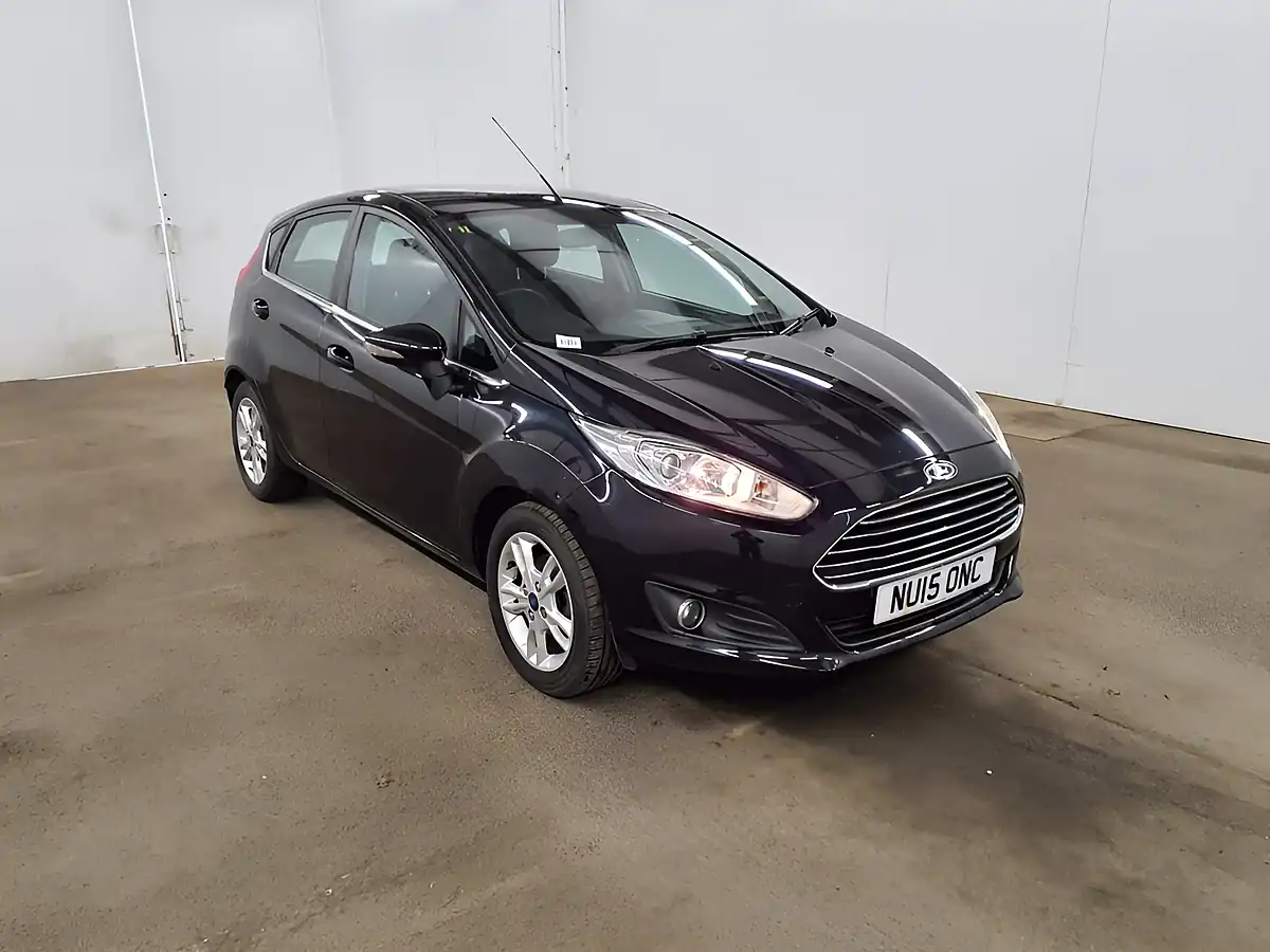 Used 2015 Ford Fiesta Zetec Black - Front View