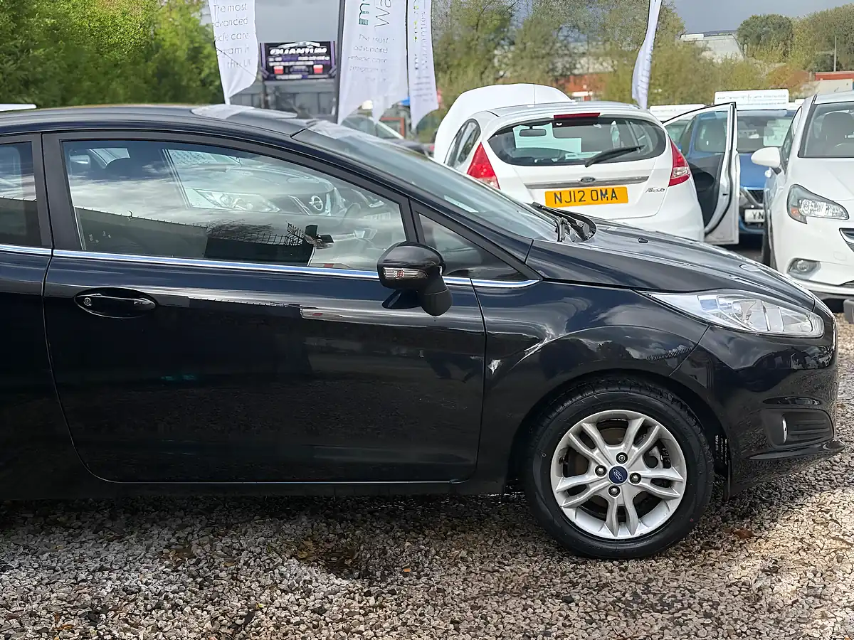 Used 2015 Ford Fiesta Zetec Black - Interior and Exterior details 9