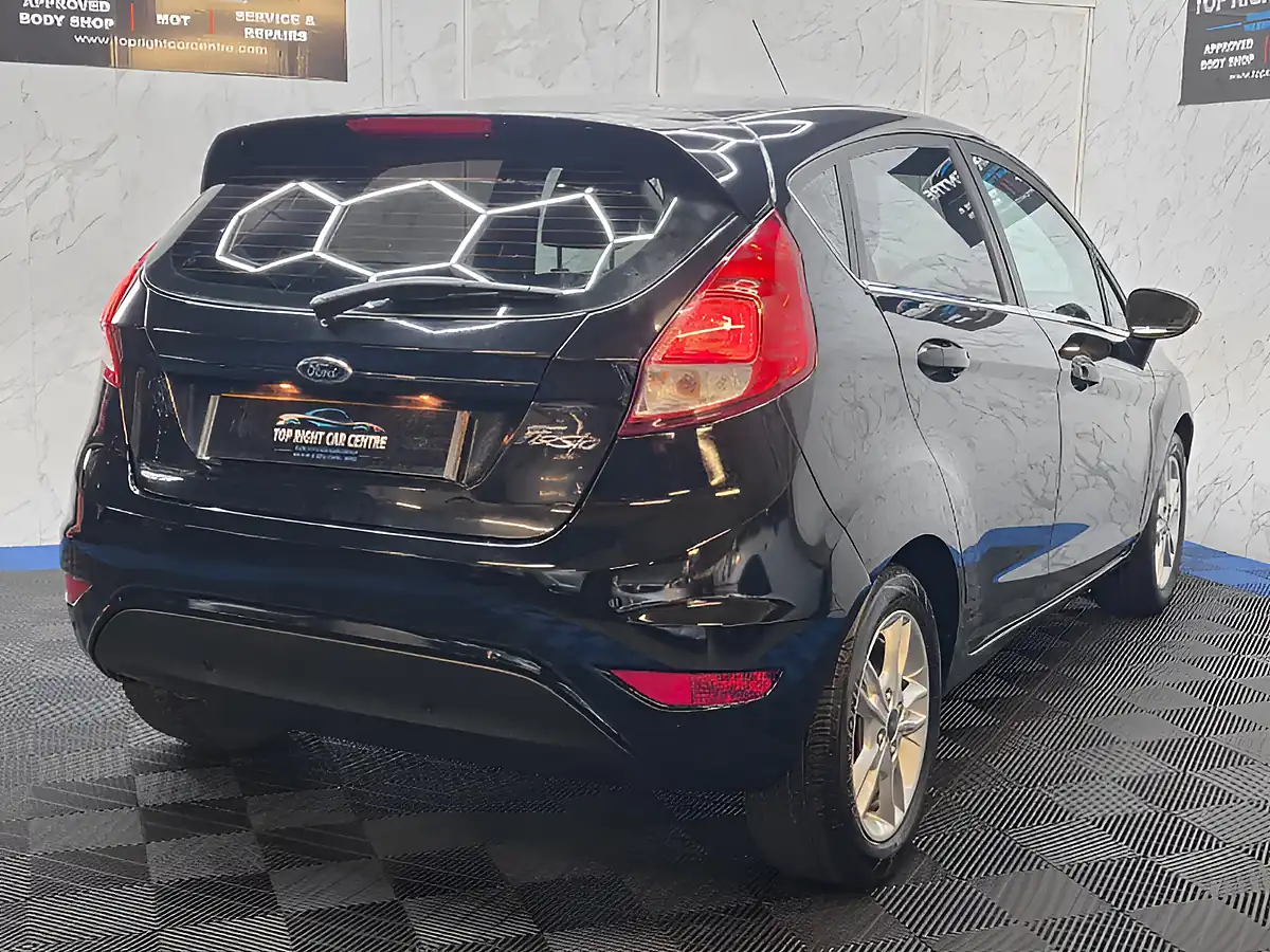 Used 2015 Ford Fiesta Zetec Black - Interior and Exterior details 9