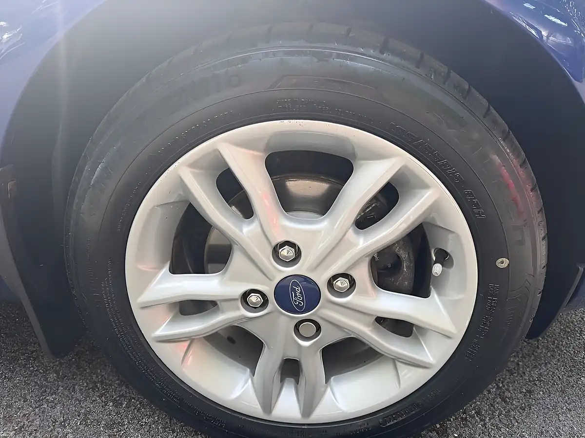 Used 2015 Ford Fiesta Zetec Blue - Interior and Exterior details 10