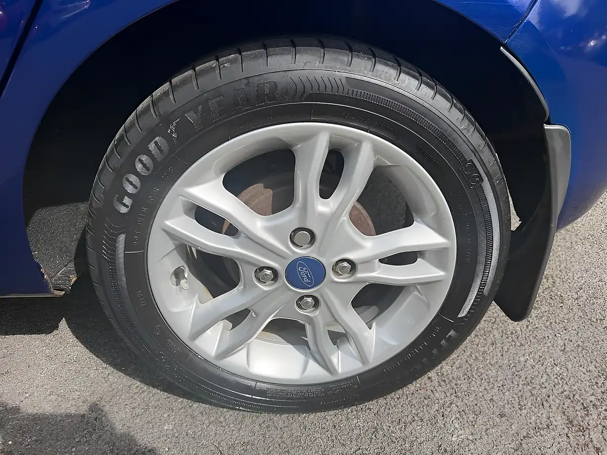 Used 2015 Ford Fiesta Zetec Blue - Interior and Exterior details 12