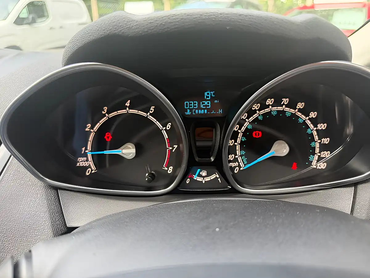 Used 2015 Ford Fiesta Zetec Blue - Interior and Exterior details 19