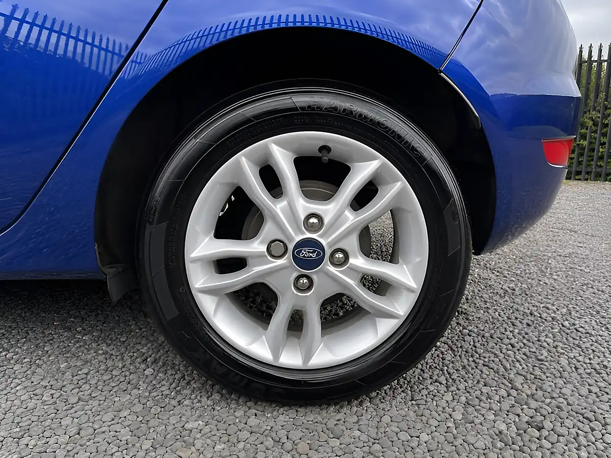 Used 2015 Ford Fiesta Zetec Blue - Interior and Exterior details 10