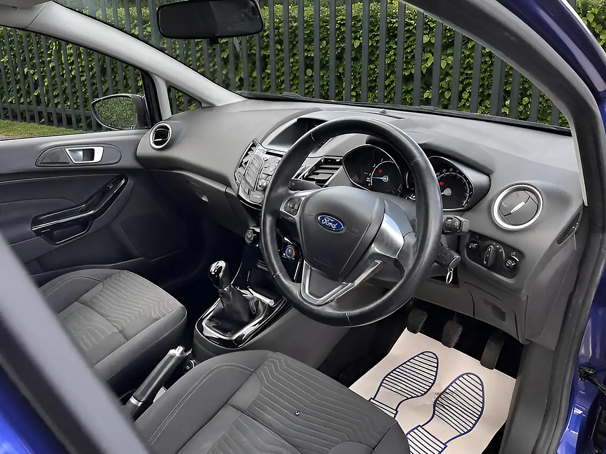 Used 2015 Ford Fiesta Zetec Blue - Interior and Exterior details 16