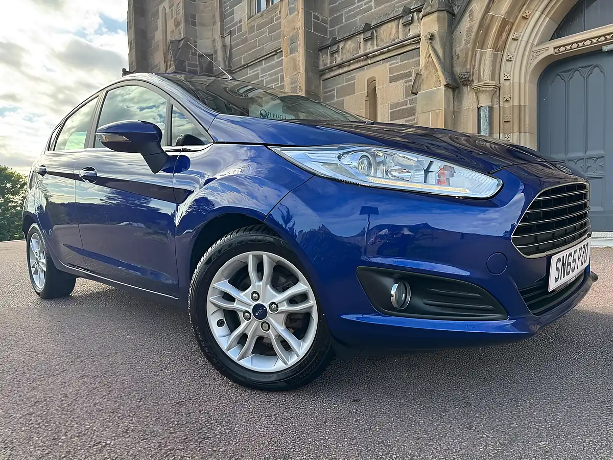 Used 2015 Ford Fiesta Zetec Blue - Front View