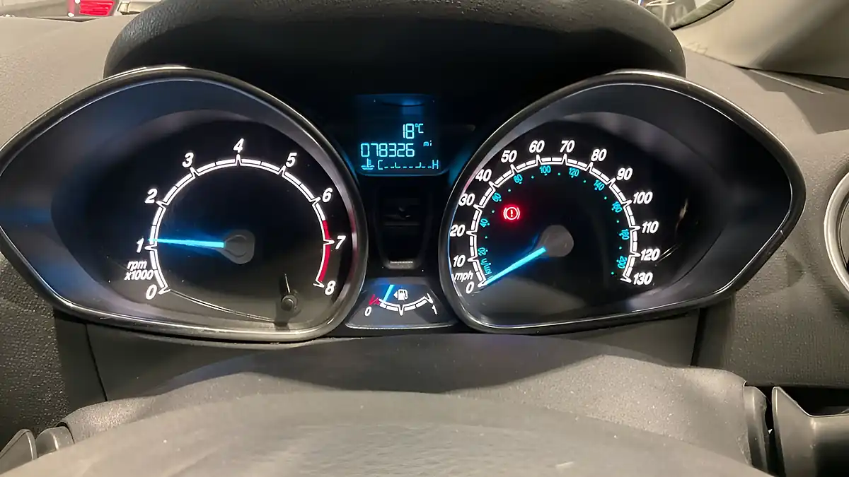Used 2015 Ford Fiesta Zetec Blue - Interior and Exterior details 6