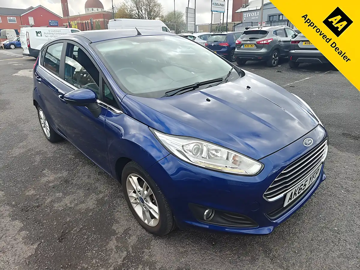 Used 2015 Ford Fiesta Zetec Blue - Front View