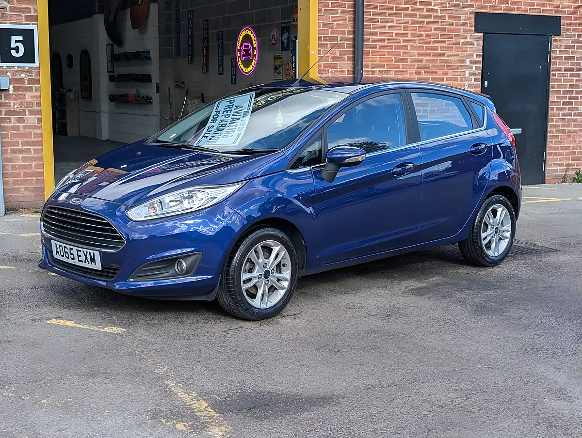 Used 2015 Ford Fiesta Zetec Blue - Front View