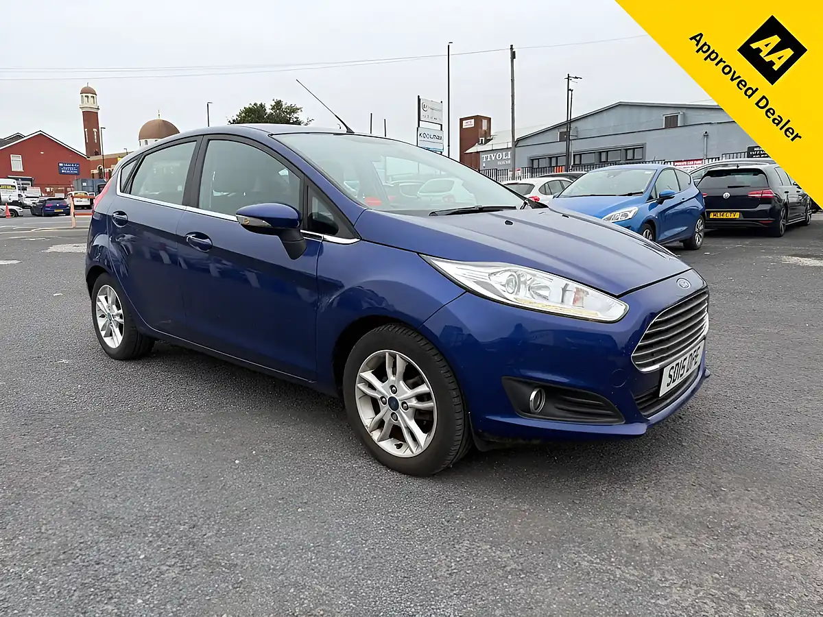 Used 2015 Ford Fiesta Zetec Blue - Front View