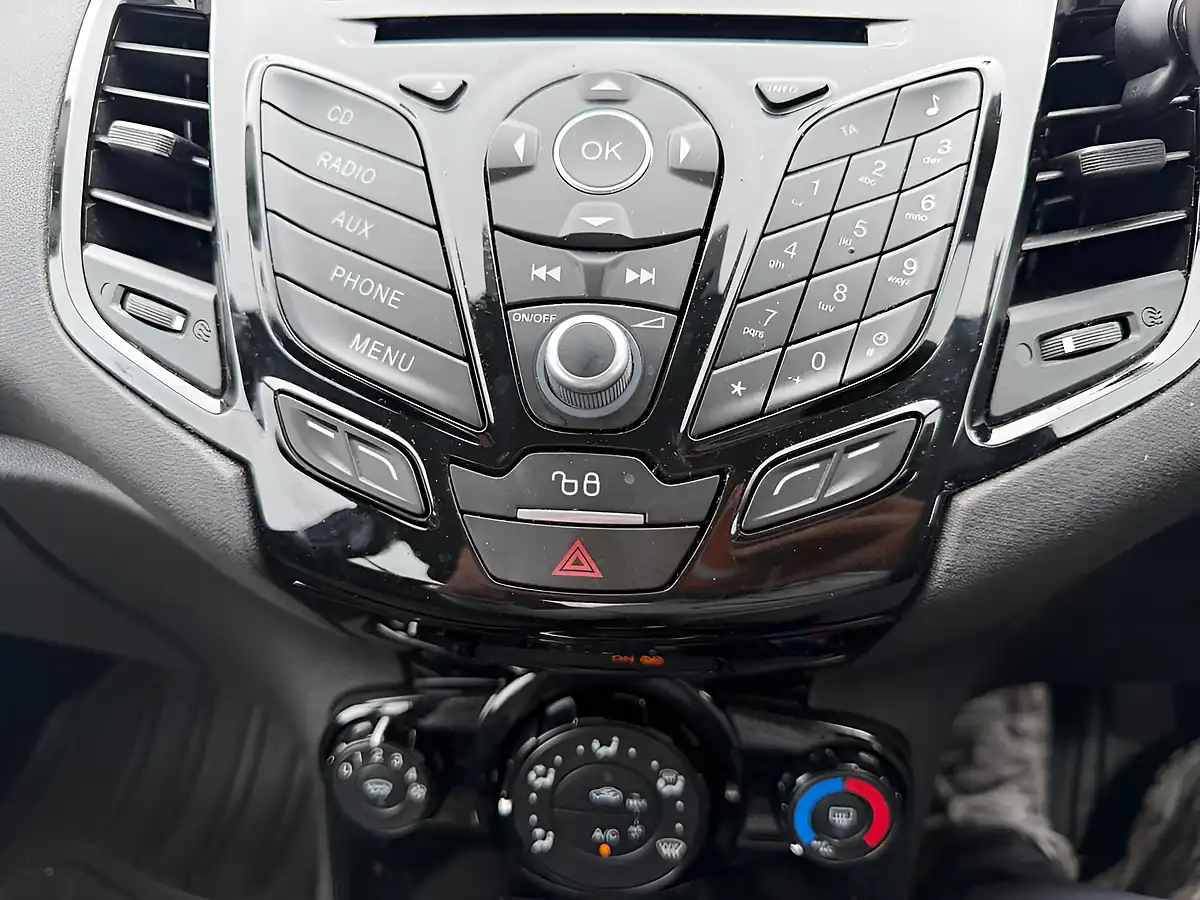 Used 2015 Ford Fiesta Zetec Blue - Interior and Exterior details 8