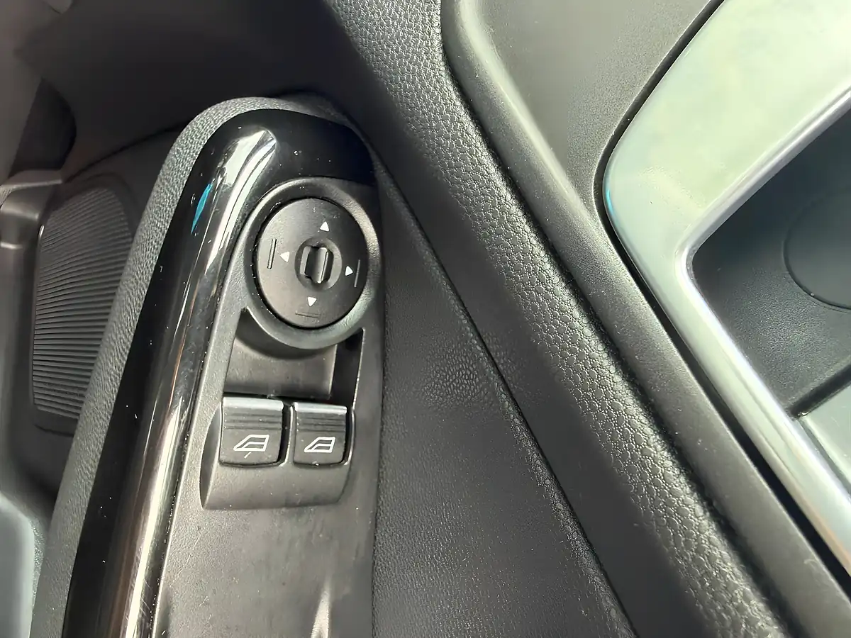 Used 2015 Ford Fiesta Zetec Blue - Interior and Exterior details 11