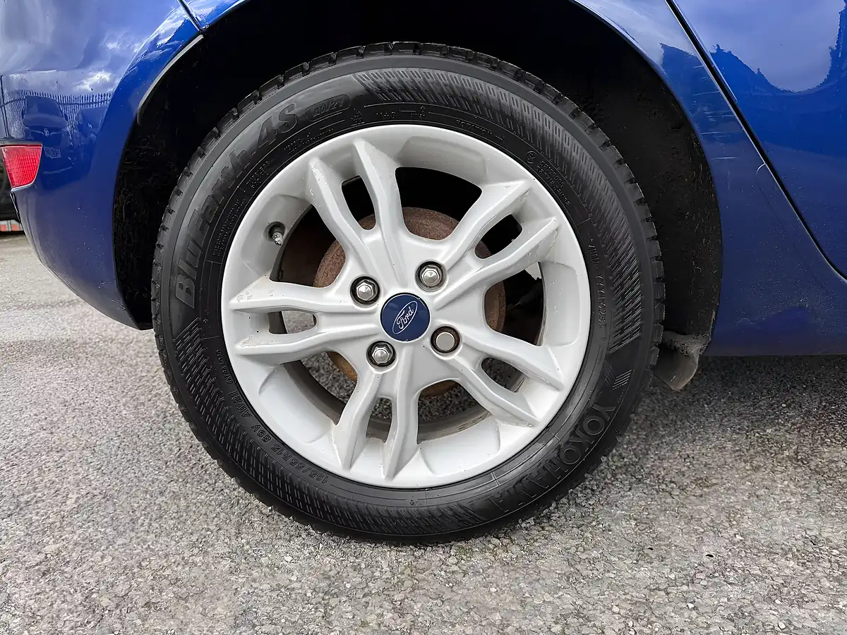 Used 2015 Ford Fiesta Zetec Blue - Interior and Exterior details 14