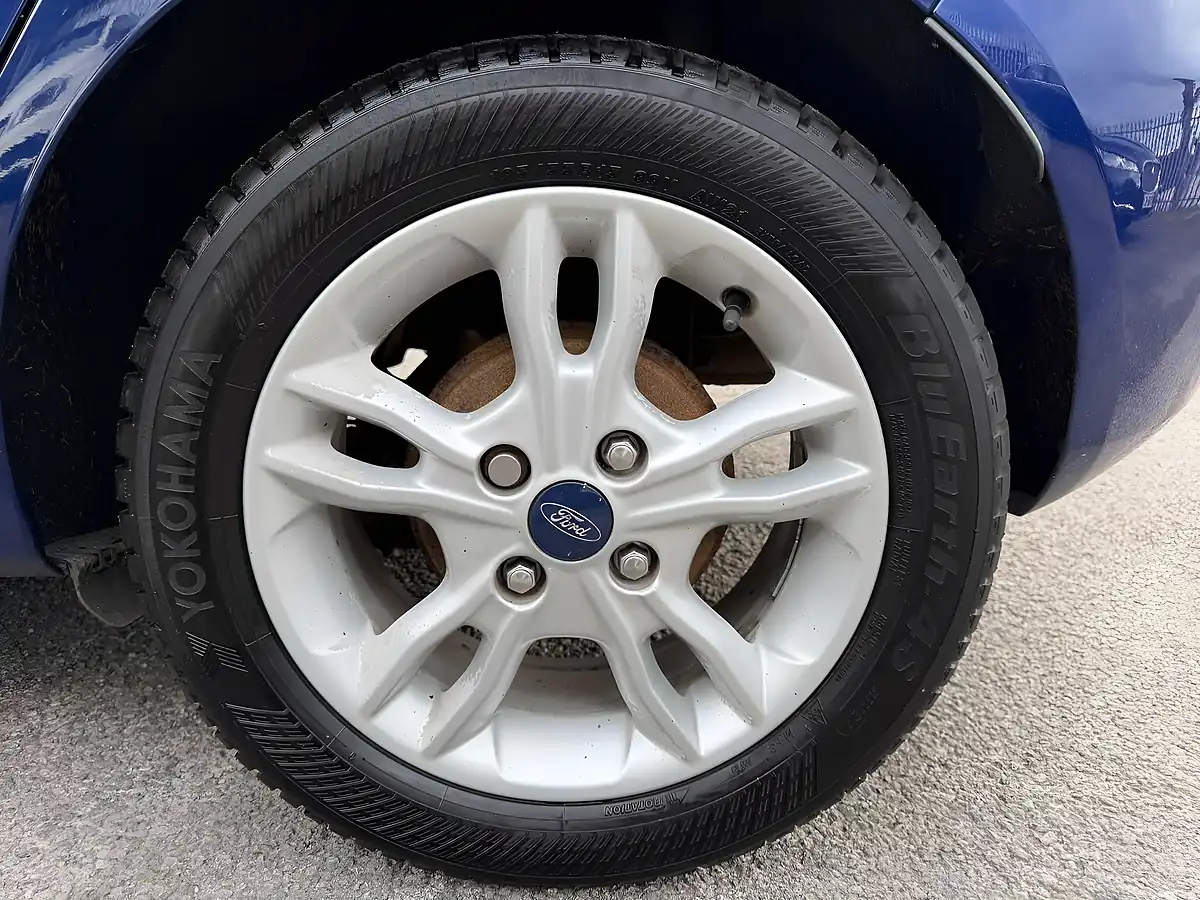 Used 2015 Ford Fiesta Zetec Blue - Interior and Exterior details 15