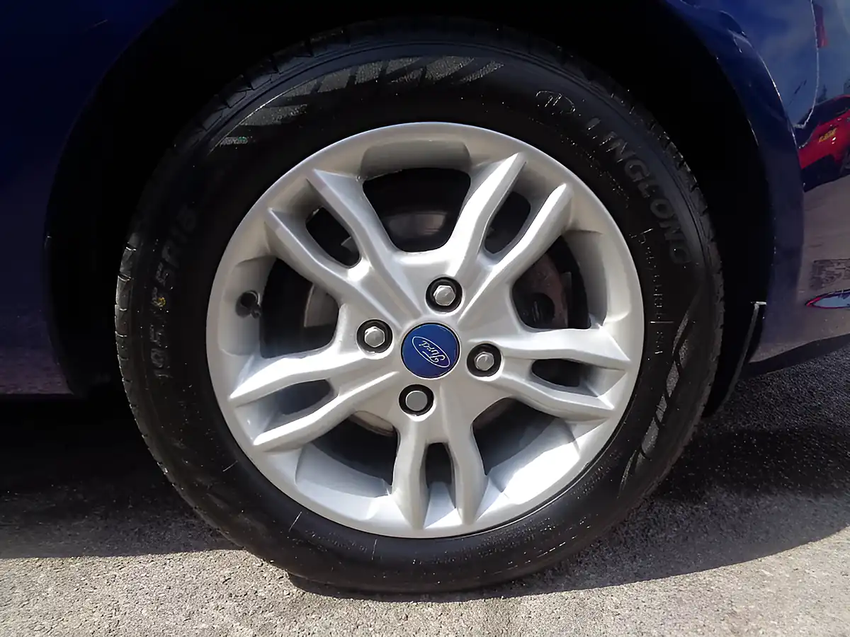 Used 2015 Ford Fiesta Zetec Blue - Interior and Exterior details 18
