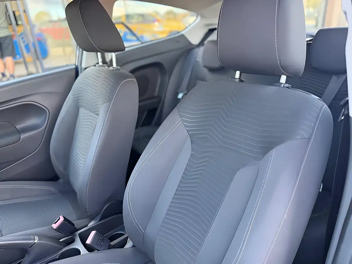 Used 2015 Ford Fiesta Zetec Blue - Interior and Exterior details 5