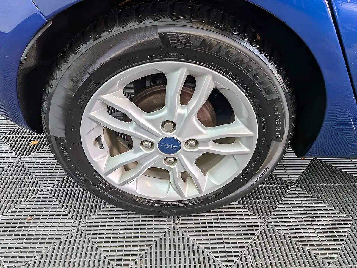 Used 2015 Ford Fiesta Zetec Blue - Interior and Exterior details 10