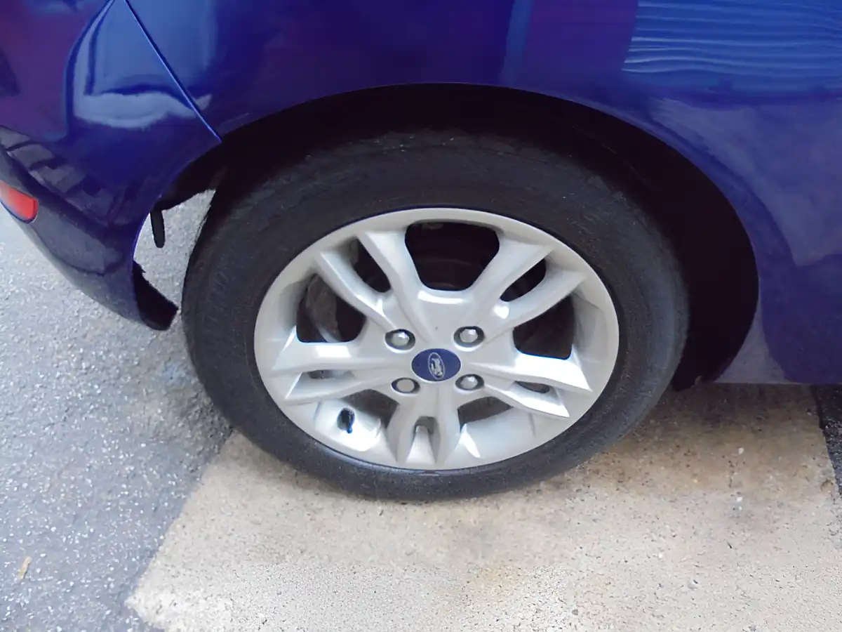 Used 2015 Ford Fiesta Zetec Blue - Interior and Exterior details 17
