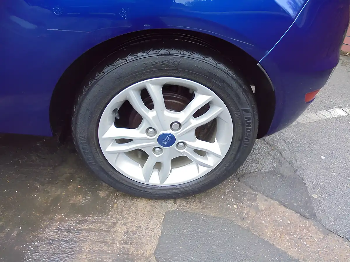 Used 2015 Ford Fiesta Zetec Blue - Interior and Exterior details 18