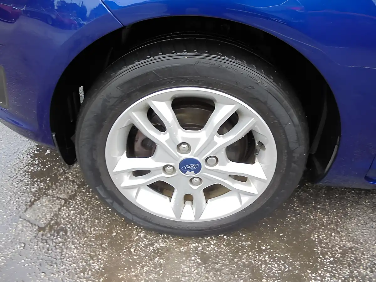Used 2015 Ford Fiesta Zetec Blue - Interior and Exterior details 19