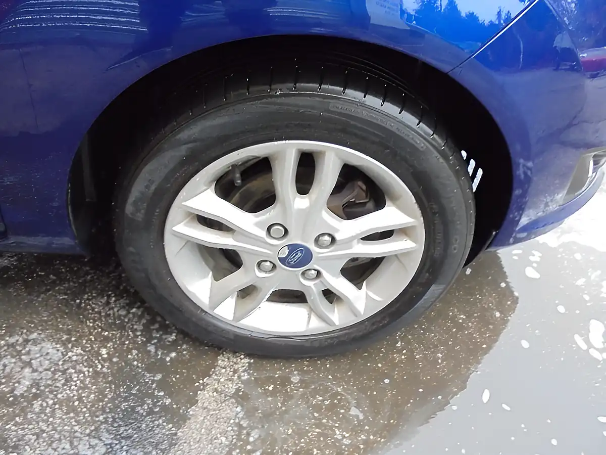Used 2015 Ford Fiesta Zetec Blue - Interior and Exterior details 20