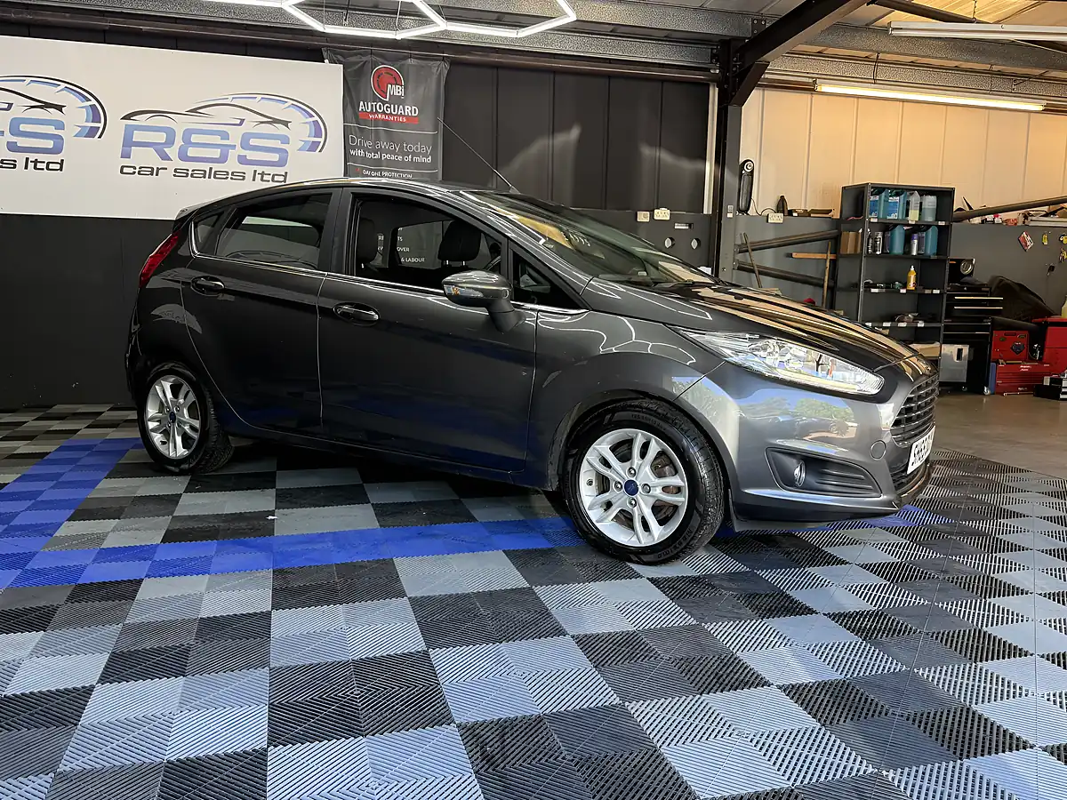 Used 2015 Ford Fiesta Zetec Grey - Interior and Exterior details 10