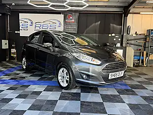 Used 2015 Ford Fiesta Zetec Grey - Interior and Exterior details 11
