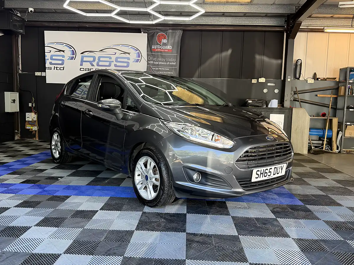 Used 2015 Ford Fiesta Zetec Grey - Interior and Exterior details 11