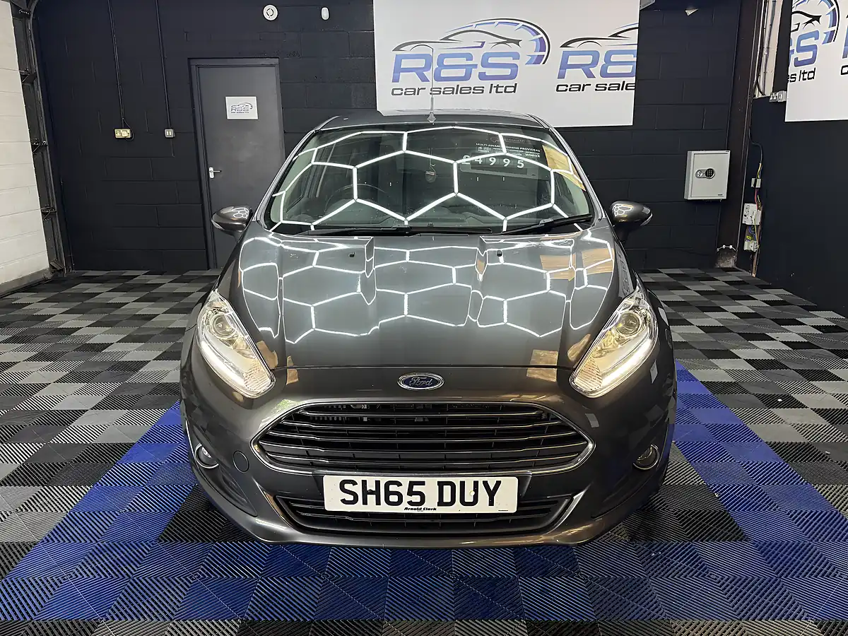 Used 2015 Ford Fiesta Zetec Grey - Interior and Exterior details 3