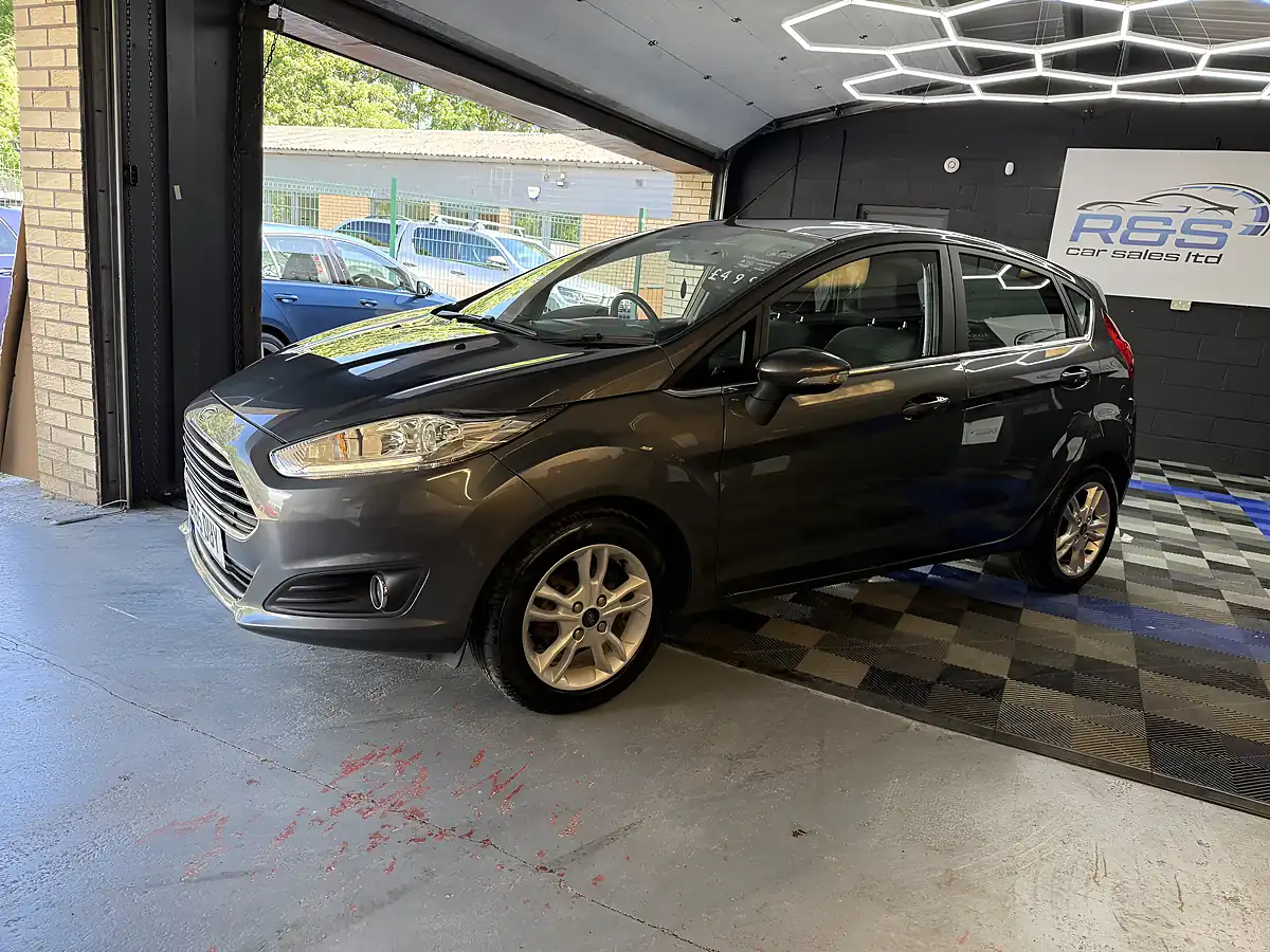 Used 2015 Ford Fiesta Zetec Grey - Interior and Exterior details 4