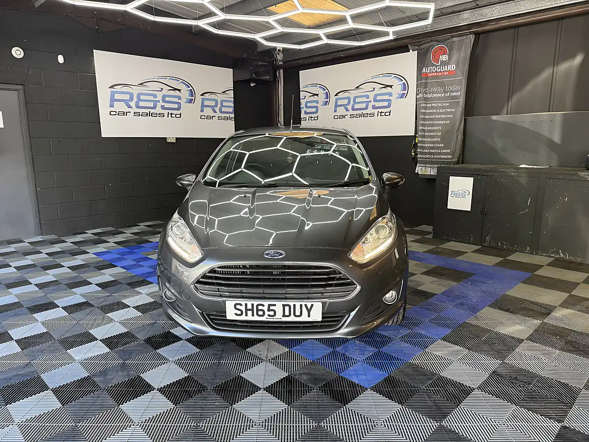 Used 2015 Ford Fiesta Zetec Grey - Interior and Exterior details 8