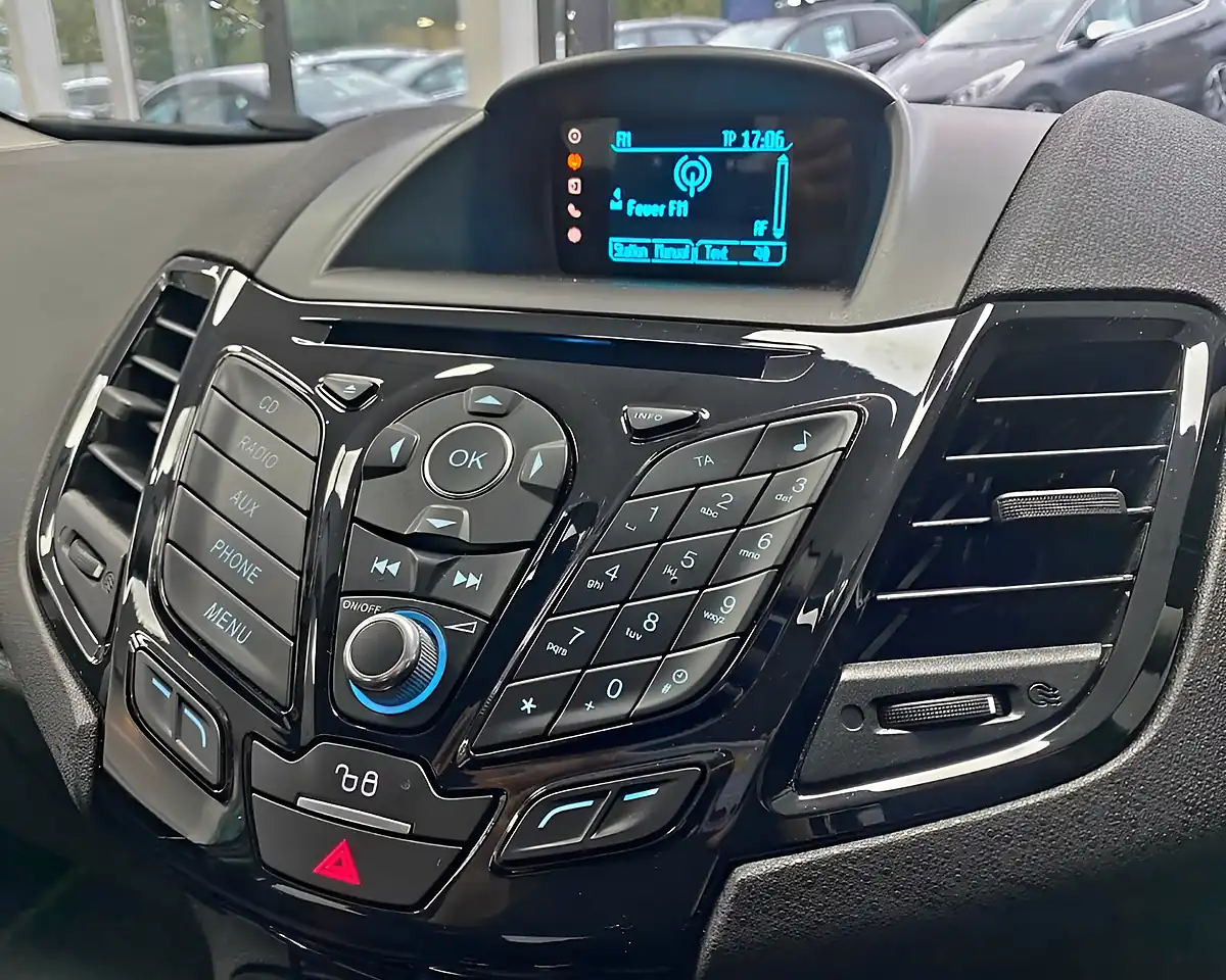 Used 2015 Ford Fiesta Zetec Grey - Interior and Exterior details 14