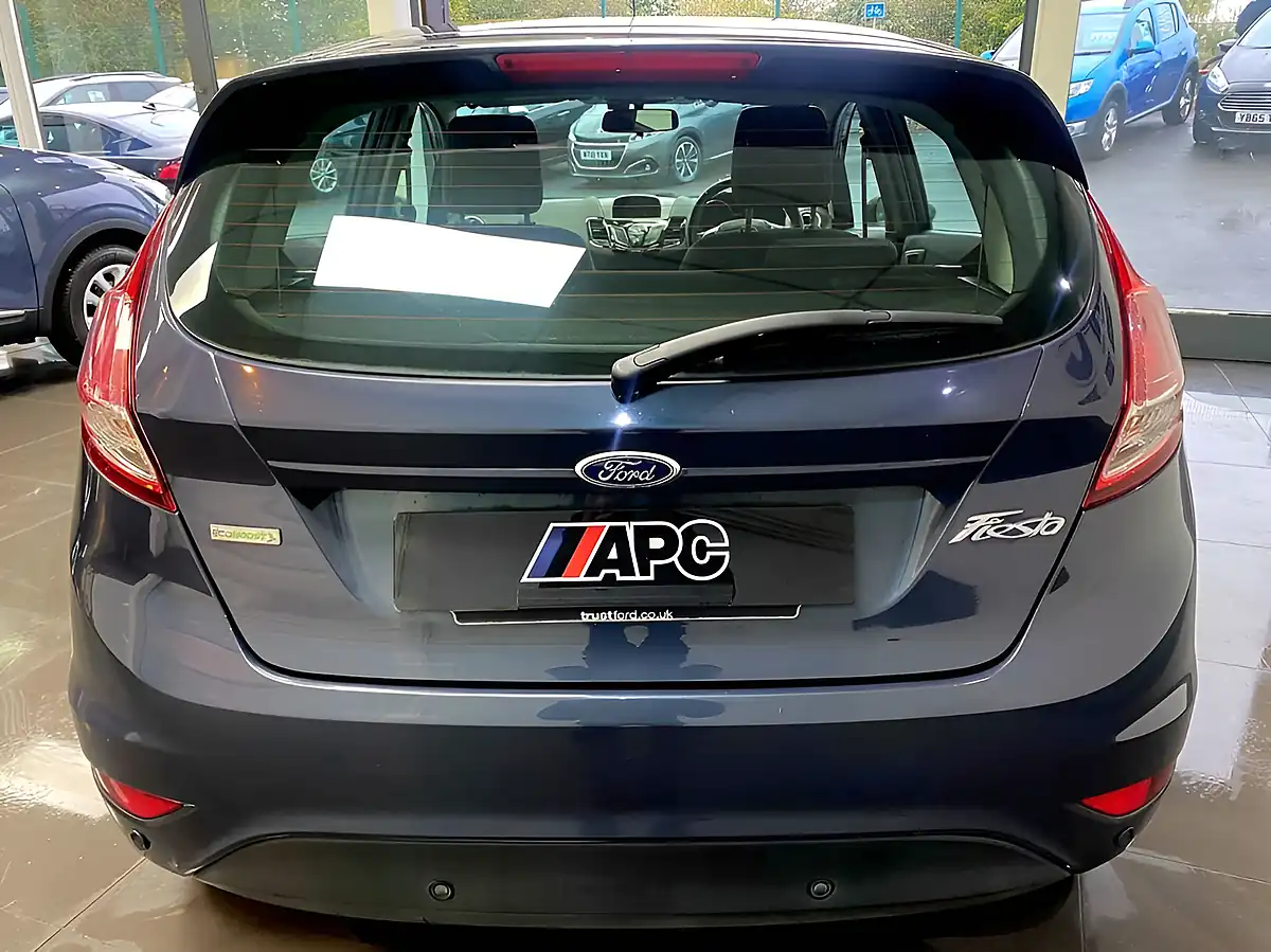 Used 2015 Ford Fiesta Zetec Grey - Interior and Exterior details 5