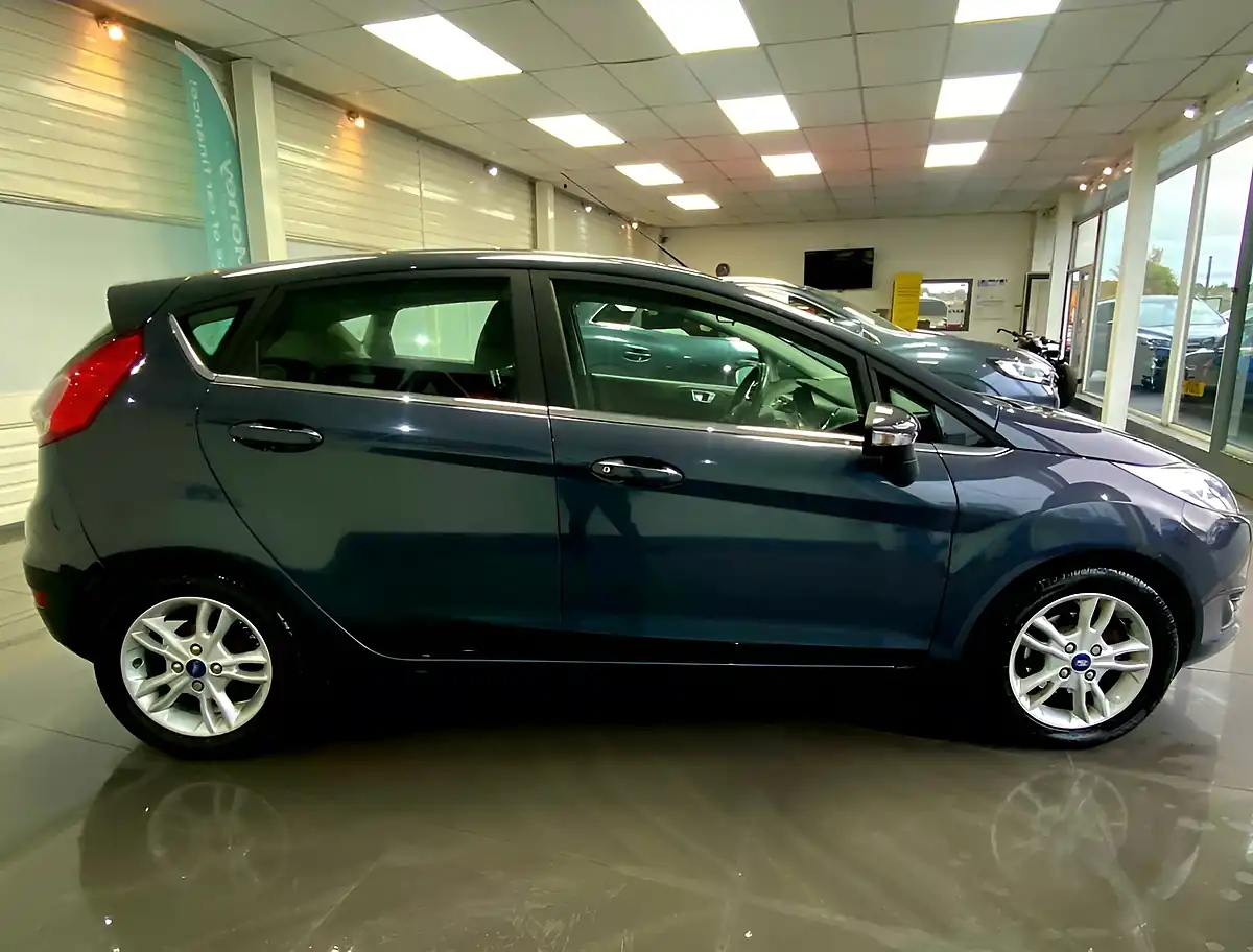 Used 2015 Ford Fiesta Zetec Grey - Interior and Exterior details 7