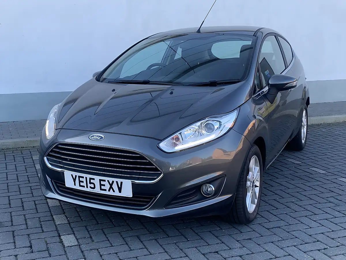 Used 2015 Ford Fiesta Zetec Grey - Interior and Exterior details 7