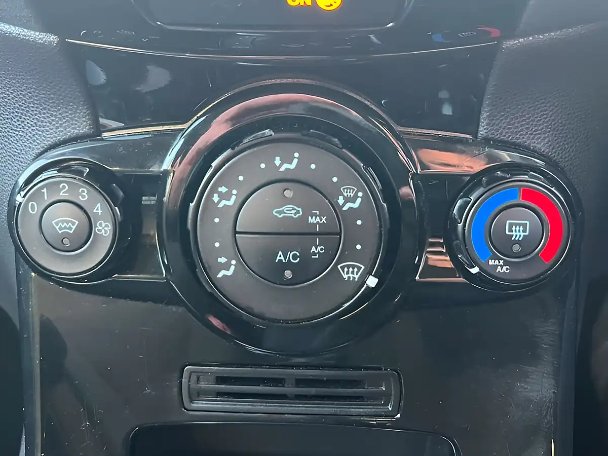 Used 2015 Ford Fiesta Zetec Midnight Sky - Interior and Exterior details 20