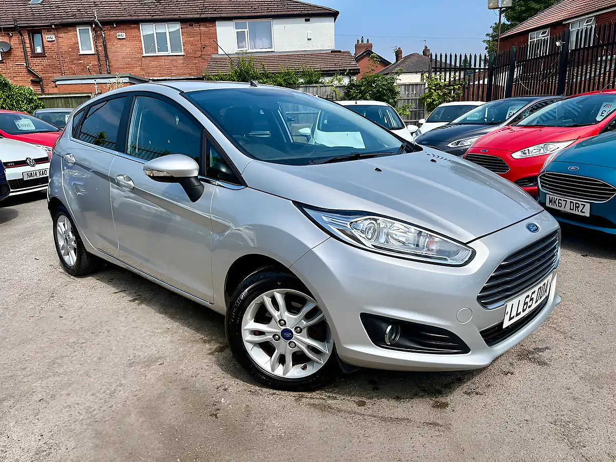 Used 2015 Ford Fiesta Zetec Moondust Silver - Front View