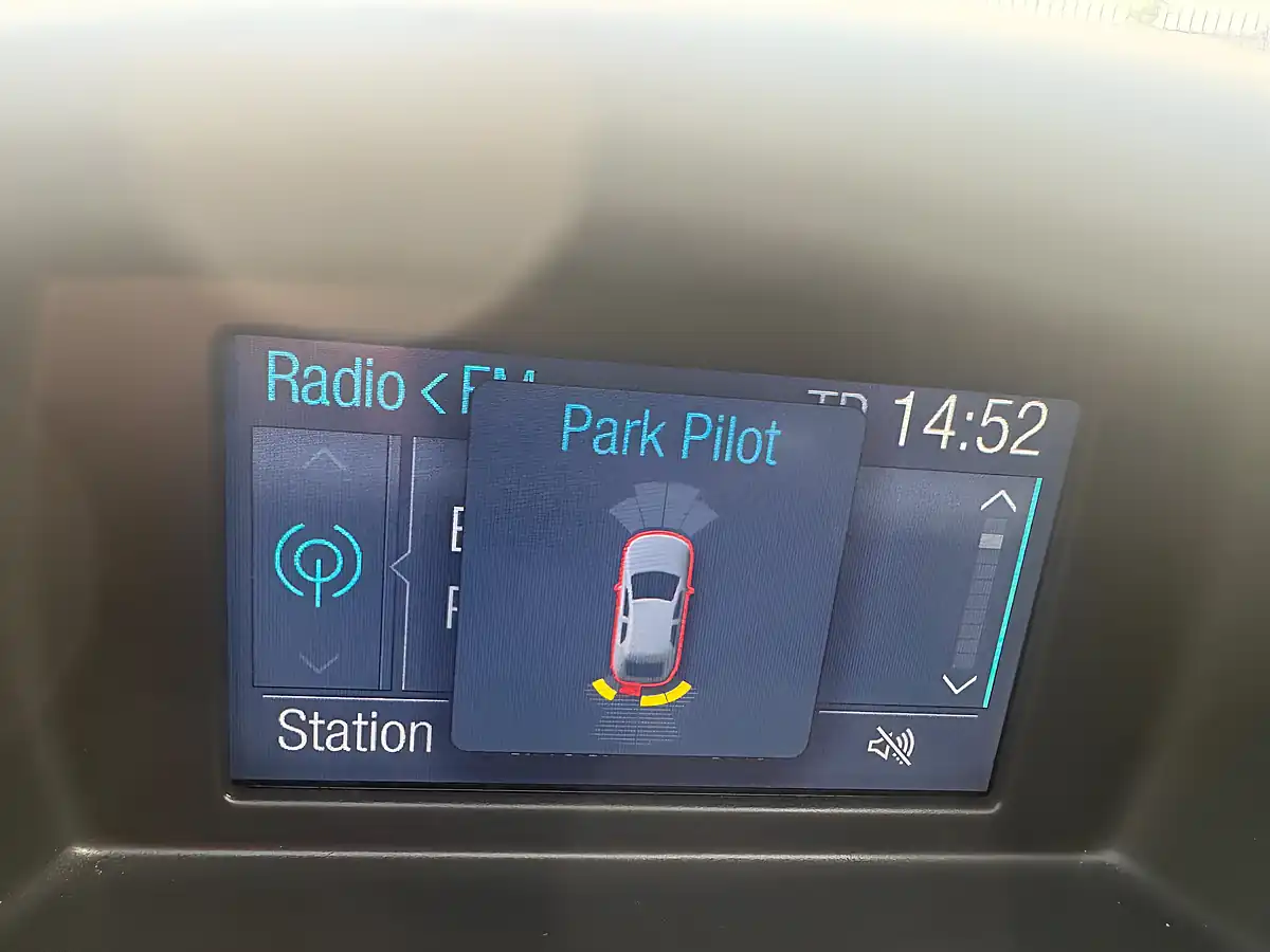 Used 2015 Ford Fiesta Zetec Moondust Silver - Interior and Exterior details 12