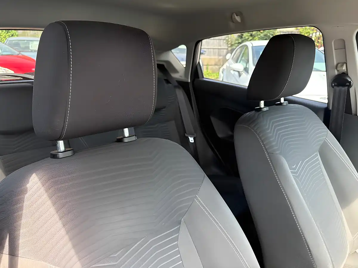 Used 2015 Ford Fiesta Zetec Moondust Silver - Interior and Exterior details 14