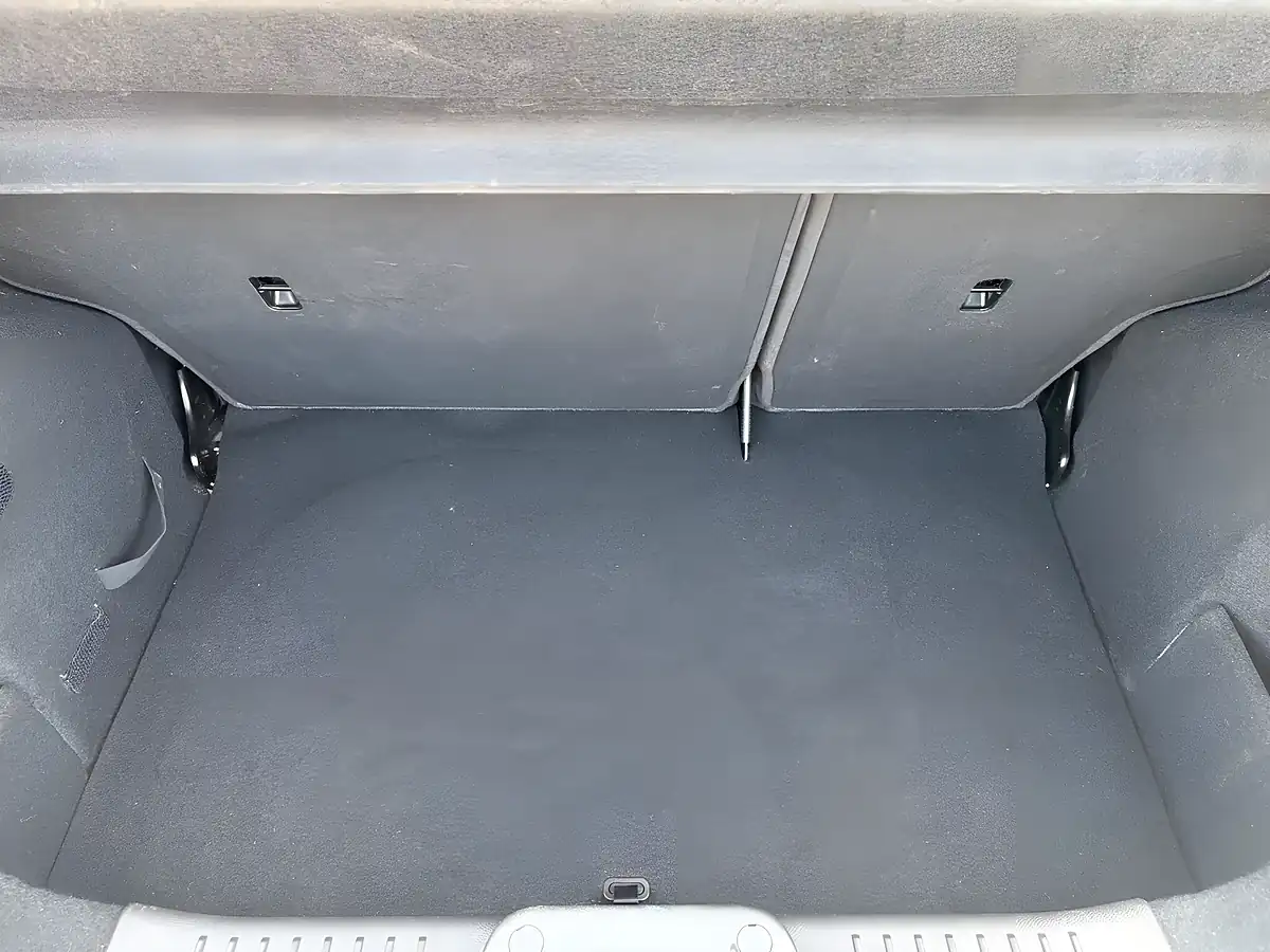 Used 2015 Ford Fiesta Zetec Moondust Silver - Interior and Exterior details 15