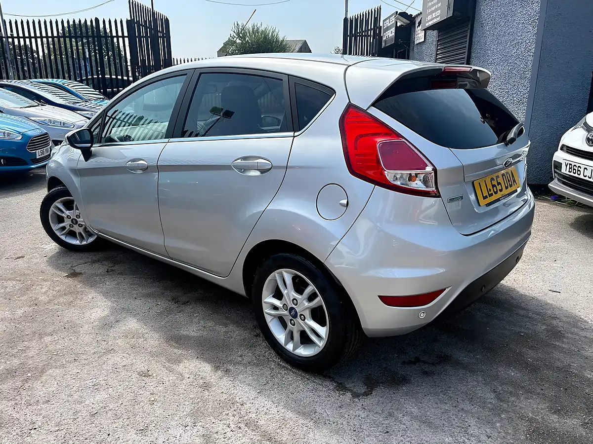 Used 2015 Ford Fiesta Zetec Moondust Silver - Interior and Exterior details 2